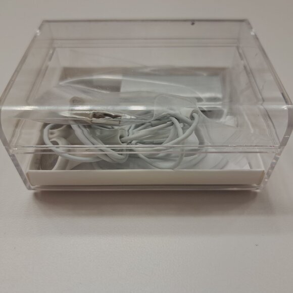 1X Apple IPod Shuffle 3rd Generation Silver 2gb Very Good To Like New - Picture 3 of 16